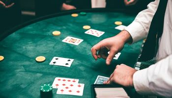 طاولة العاب بلاك جاك