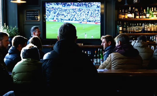 شعار Melbet باللونين الأصفر والأسود مع كلمة "Egypt" يبرز توسع منصة الكازينو الرقمي في مصر.